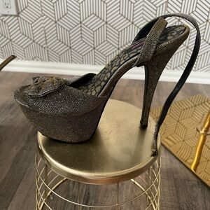 Dollhouse “Flaunt” platform pump metallic shimmery bow detail